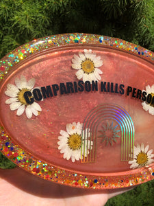 Red daisy comparison kills personality tray