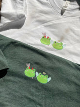 이미지를 갤러리 뷰어에 로드 , Angel Devil Frog Unisex t-shirt