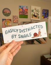 将图片加载到图库查看器，Easily distracted by snails bumper sticker