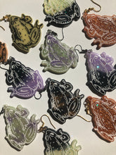 Cargar imagen en el visor de la galería, Spooky frog earrings
